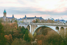 Cargar imagen en el visor de la galería, Luxembourg - Glistening Valleys to Medieval Alleys: A Comprehensive 7-Day Guide
