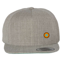 Load image into Gallery viewer, Elevate your adventure look with the NO&amp;YO Minimalist Snapback Hat. Crafted in a modern heather grey finish, this structured flat-brim cap is designed for both outdoor journeys and everyday wear. The front features a sleek embroidered circular patch in earthy tones, symbolizing balance, exploration, and connection to the outdoors. Built with a premium wool-blend fabric, it’s soft yet durable, making it the perfect companion for travel, hiking, or city adventures.
