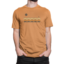 Cargar imagen en el visor de la galería, Camiseta de viajero solitario - Naranja 
