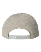 Load image into Gallery viewer, Classic snapback with adjustable fit
