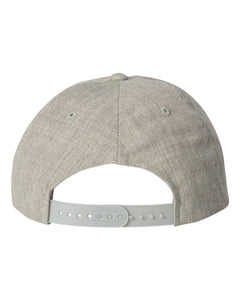 Classic snapback with adjustable fit